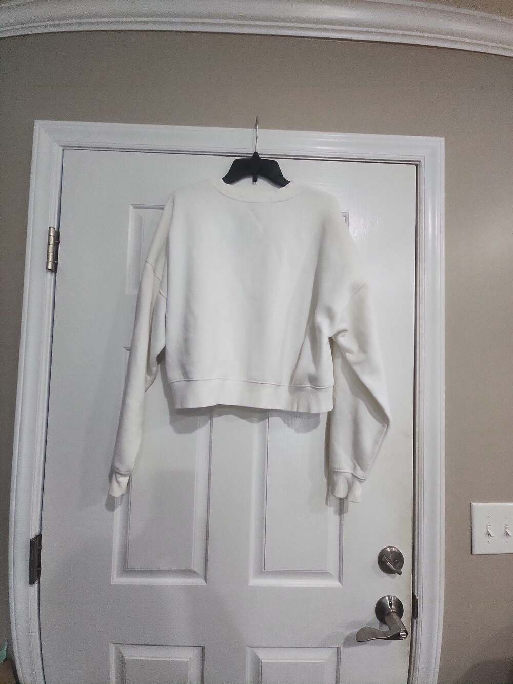 Hello Kitty & Friends x Forever 21 Ghost Graphic Cropped Crewneck Sweatshirt - Picture 5 of 6